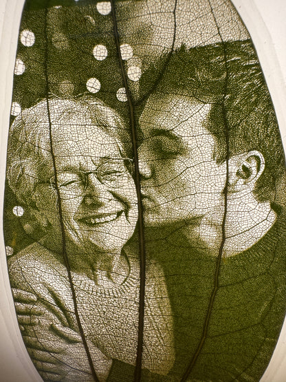 8-Inch Light-Up Display Frame & 1 Laser Engraved & Laminated Leaf