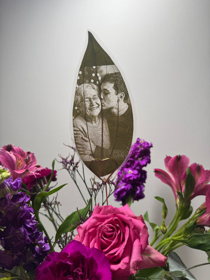 Heart-Shaped Long Metal Leaf Holder (Leaf not included)