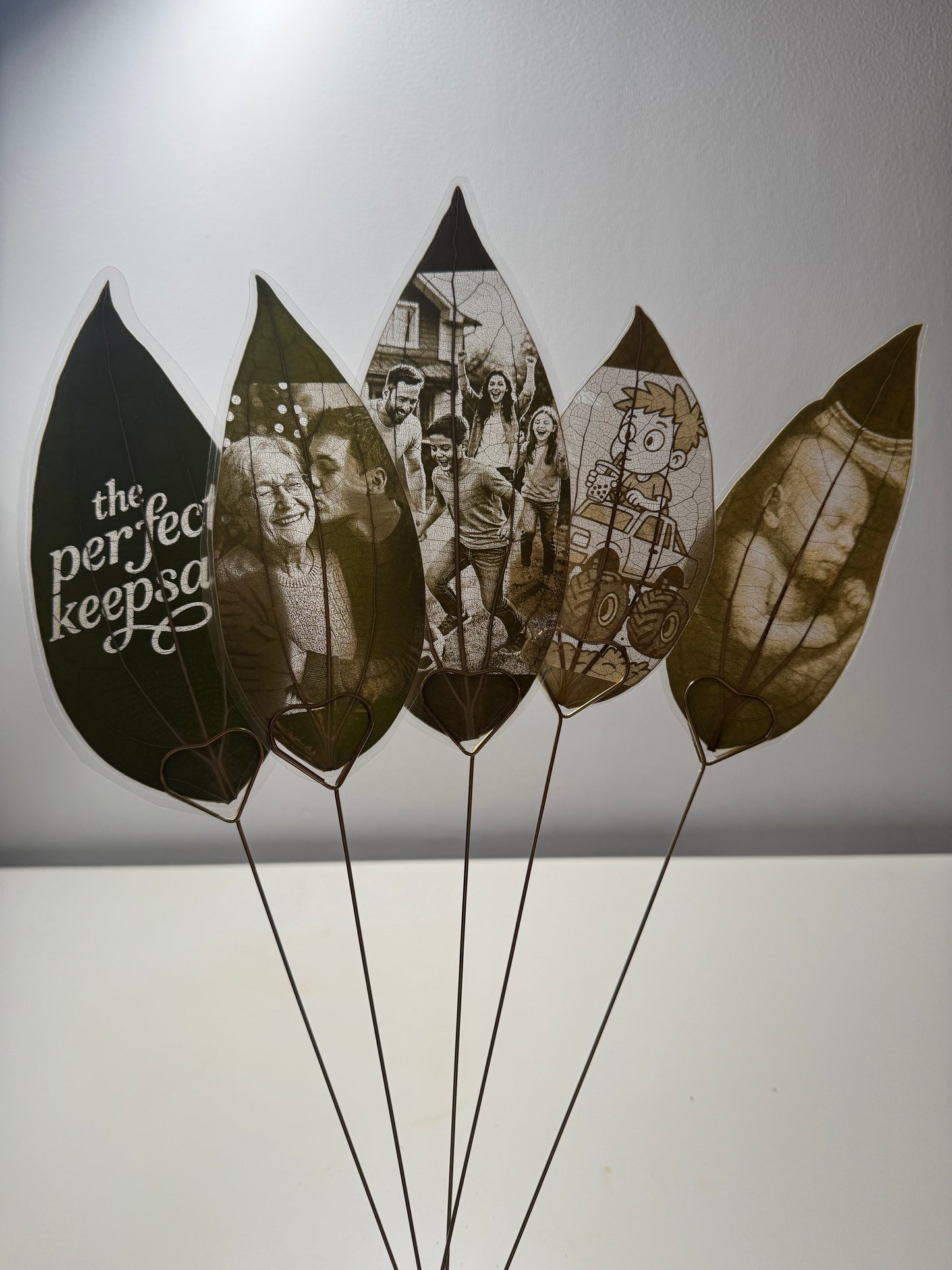 Heart-Shaped Long Metal Leaf Holder (Leaf not included)